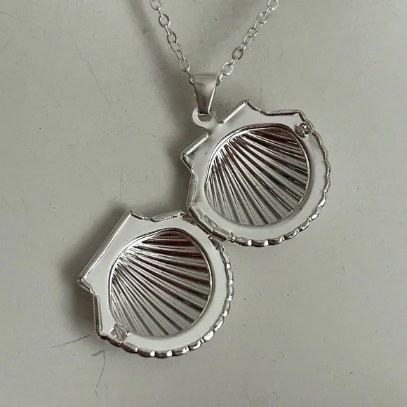 4/$50 Seashell  silver or gold nautical locket 18 inches - Picture 3 of 6
